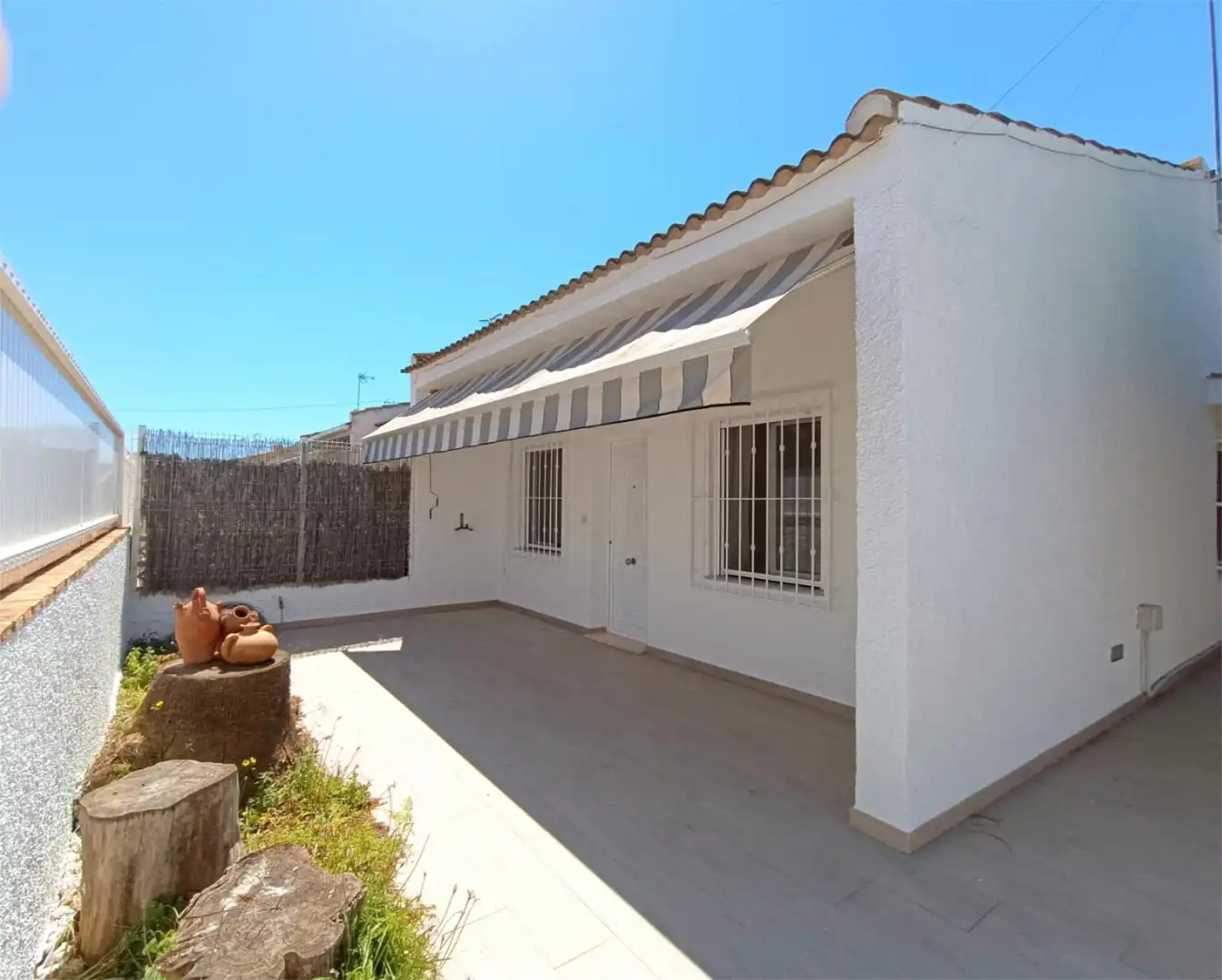 Außenansicht von Einfamilien-Reihenhaus zum Verkauf in San Javier mit Privatgarten, Terrasse und Möbliert