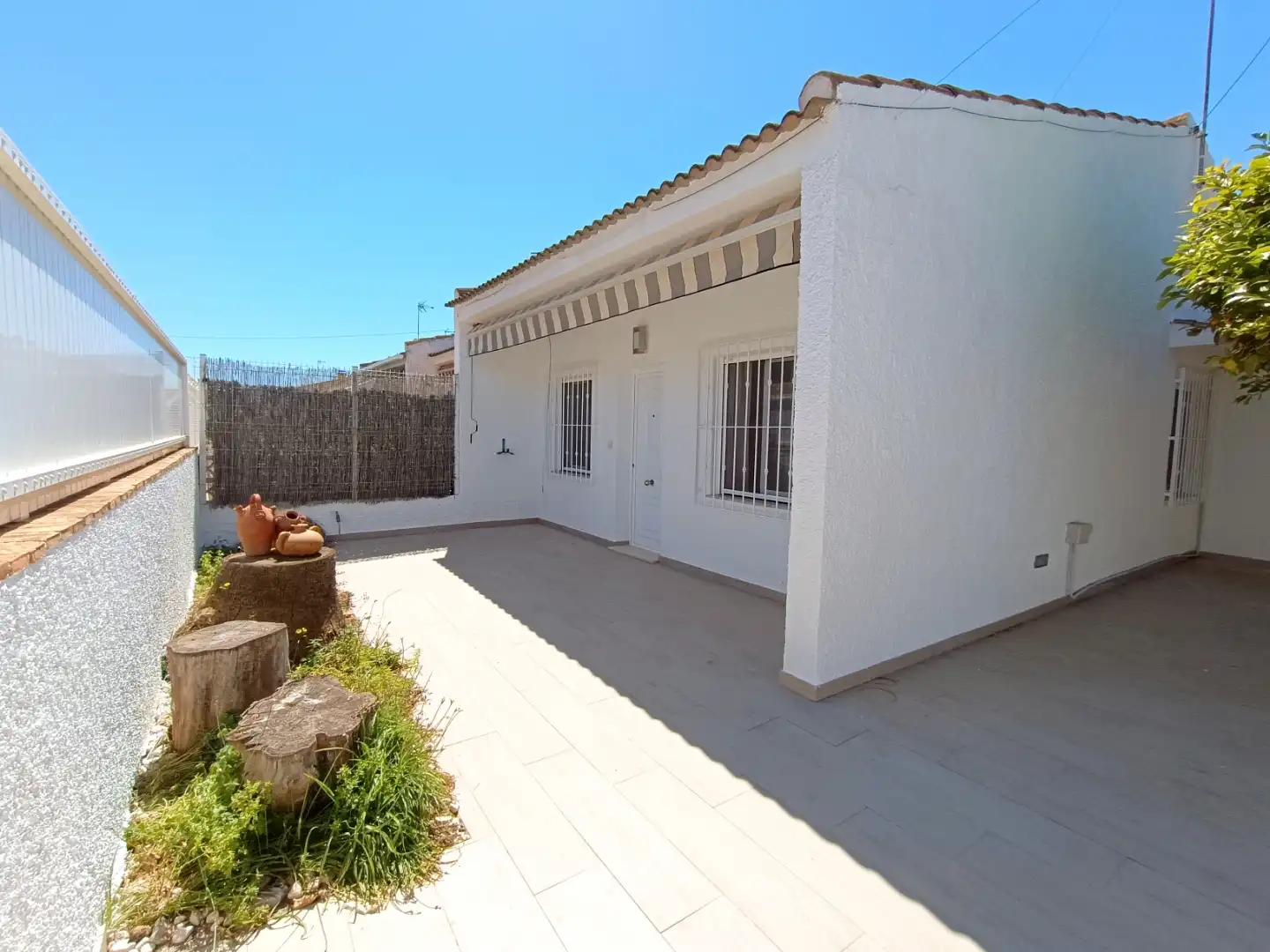 Einfamilien-Reihenhaus zum Verkauf in Calle Tarragona, 38, Santiago de la Ribera Garten von Einfamilien-Reihenhaus zum Verkauf in San Javier mit Privatgarten, Terrasse und Möbliert
