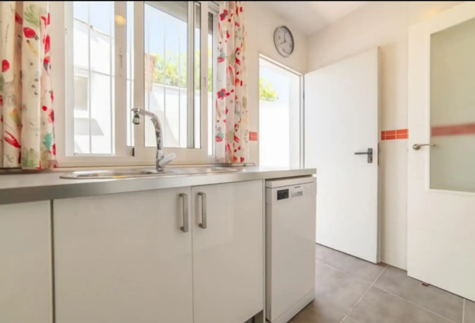 Einfamilien-Reihenhaus zum Verkauf in Calle Tarragona, 38, Santiago de la Ribera Küche von Einfamilien-Reihenhaus zum Verkauf in San Javier mit Privatgarten, Terrasse und Möbliert