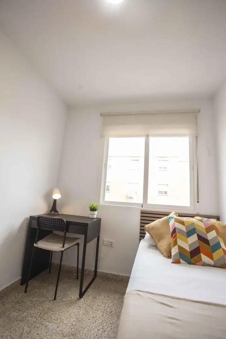 Room in Calle Granada, 65, Centro Histórico Bedroom of Flat for share in Málaga with Furnished