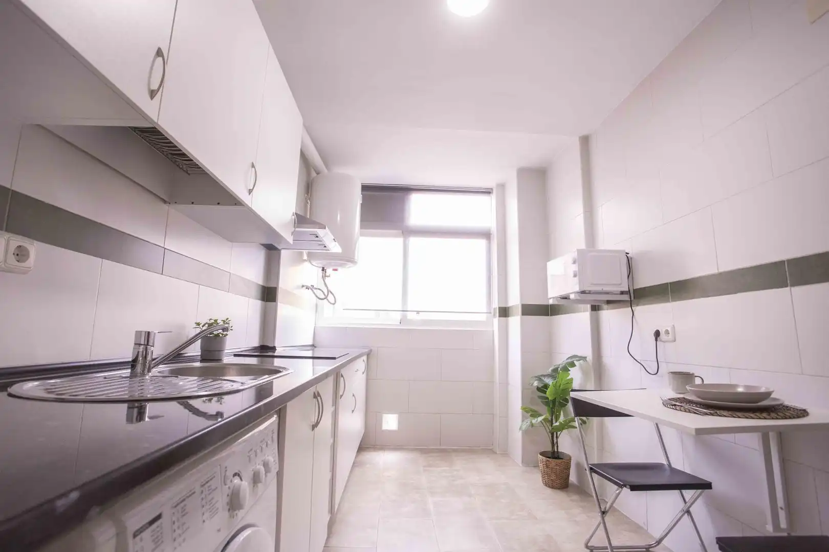Room in Calle Granada, 65, Centro Histórico Kitchen of Flat for share in Málaga with Furnished
