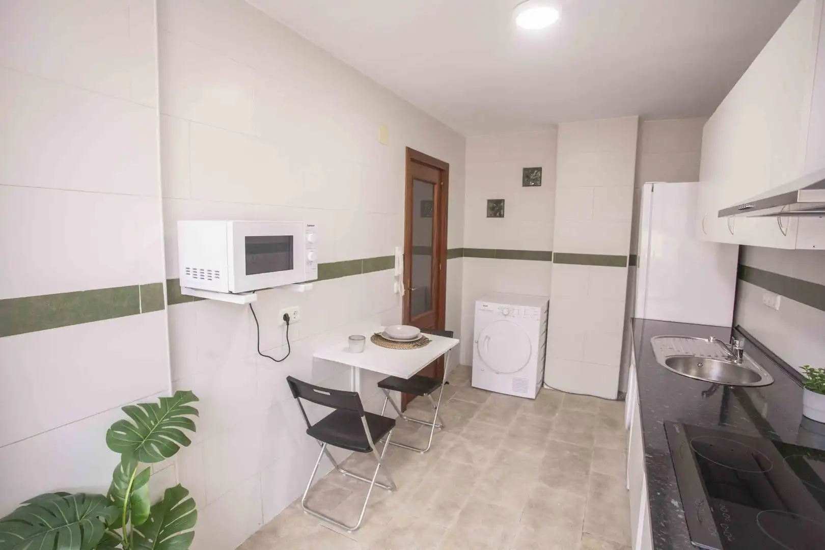 Room in Calle Granada, 65, Centro Histórico Kitchen of Flat for share in Málaga with Furnished