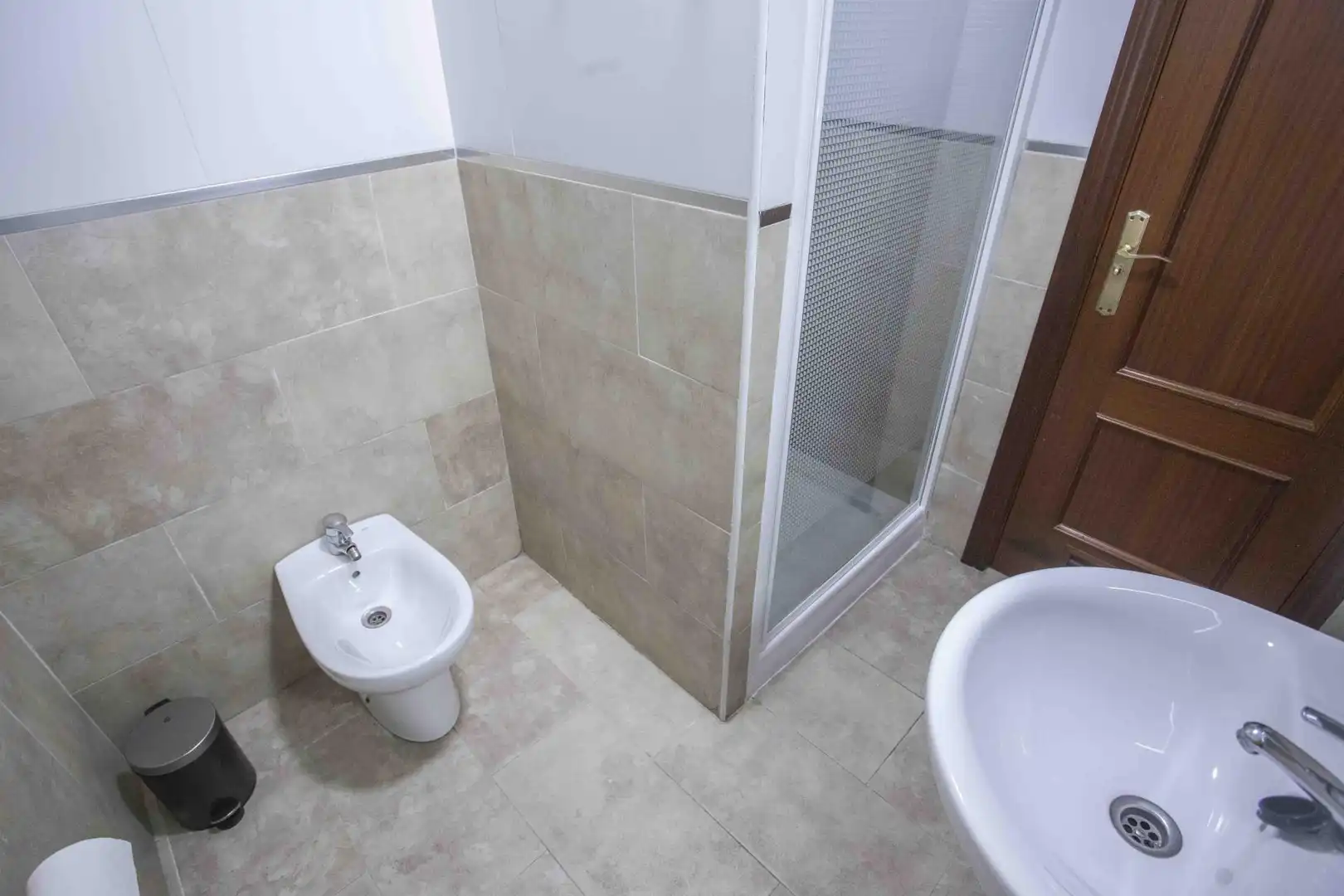 Room in Calle Granada, 65, Centro Histórico Bathroom of Flat for share in Málaga with Furnished
