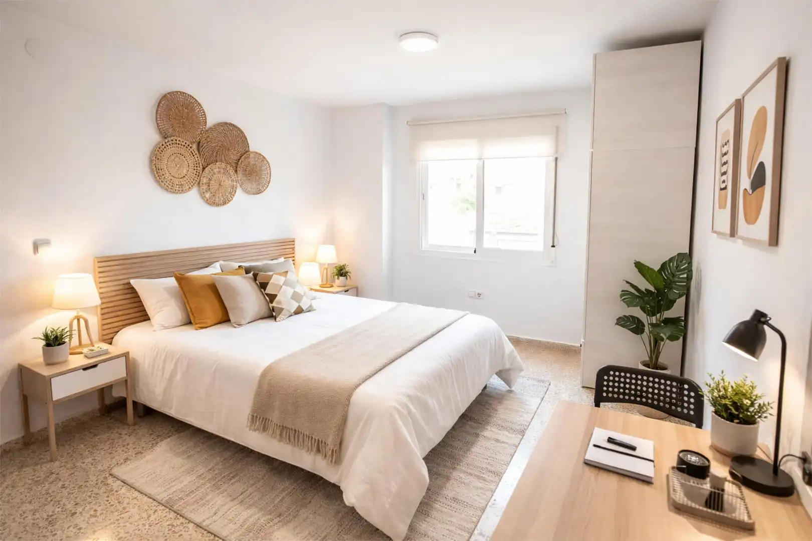 Room in Calle Granada, 65, Centro Histórico Bedroom of Flat for share in Málaga with Furnished