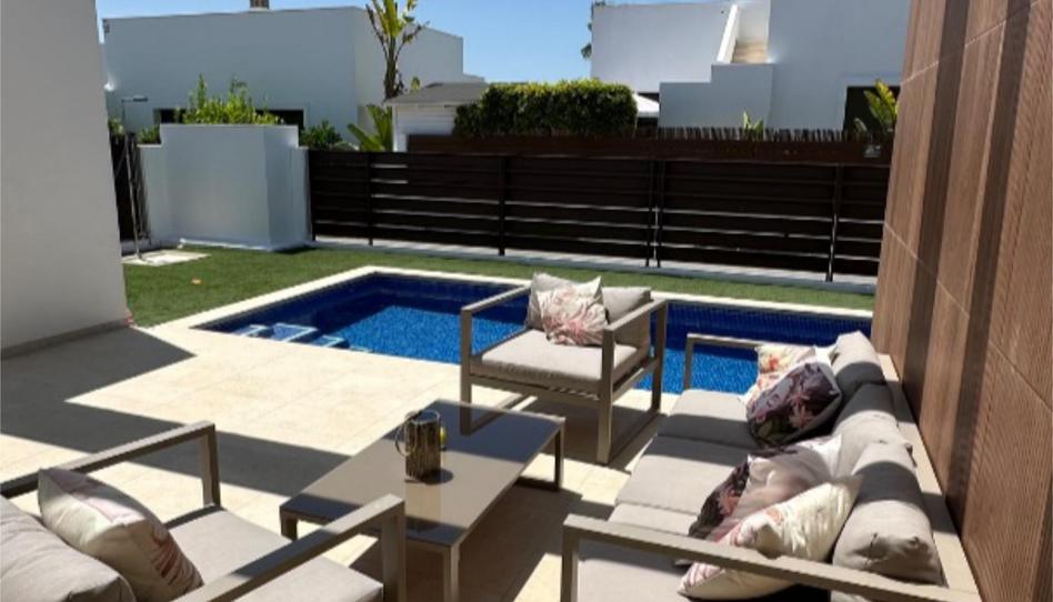 Foto 1 de Casa adosada en venta en Calle Melocotonero, 2, Desamparados - Hurchillo - Torremendo, Orihuela