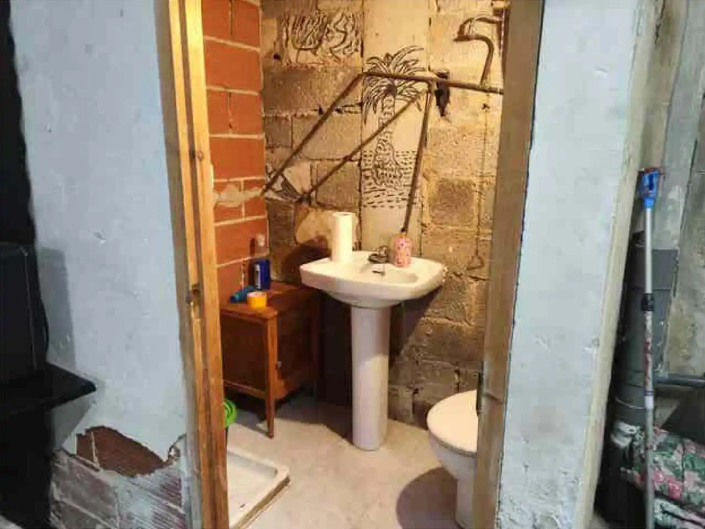 Baño de Nave industrial de alquiler en La Vall de Gallinera