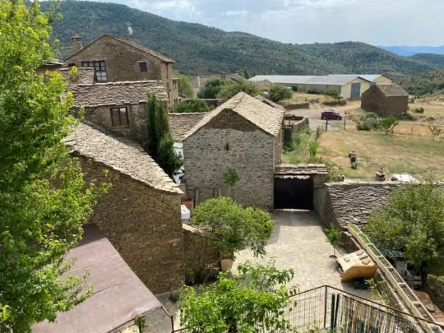 Einfamilien-Reihenhaus zum Verkauf in Universidad Außenansicht von Einfamilien-Reihenhaus zum Verkauf in Jaca mit Privatgarten und Terrasse