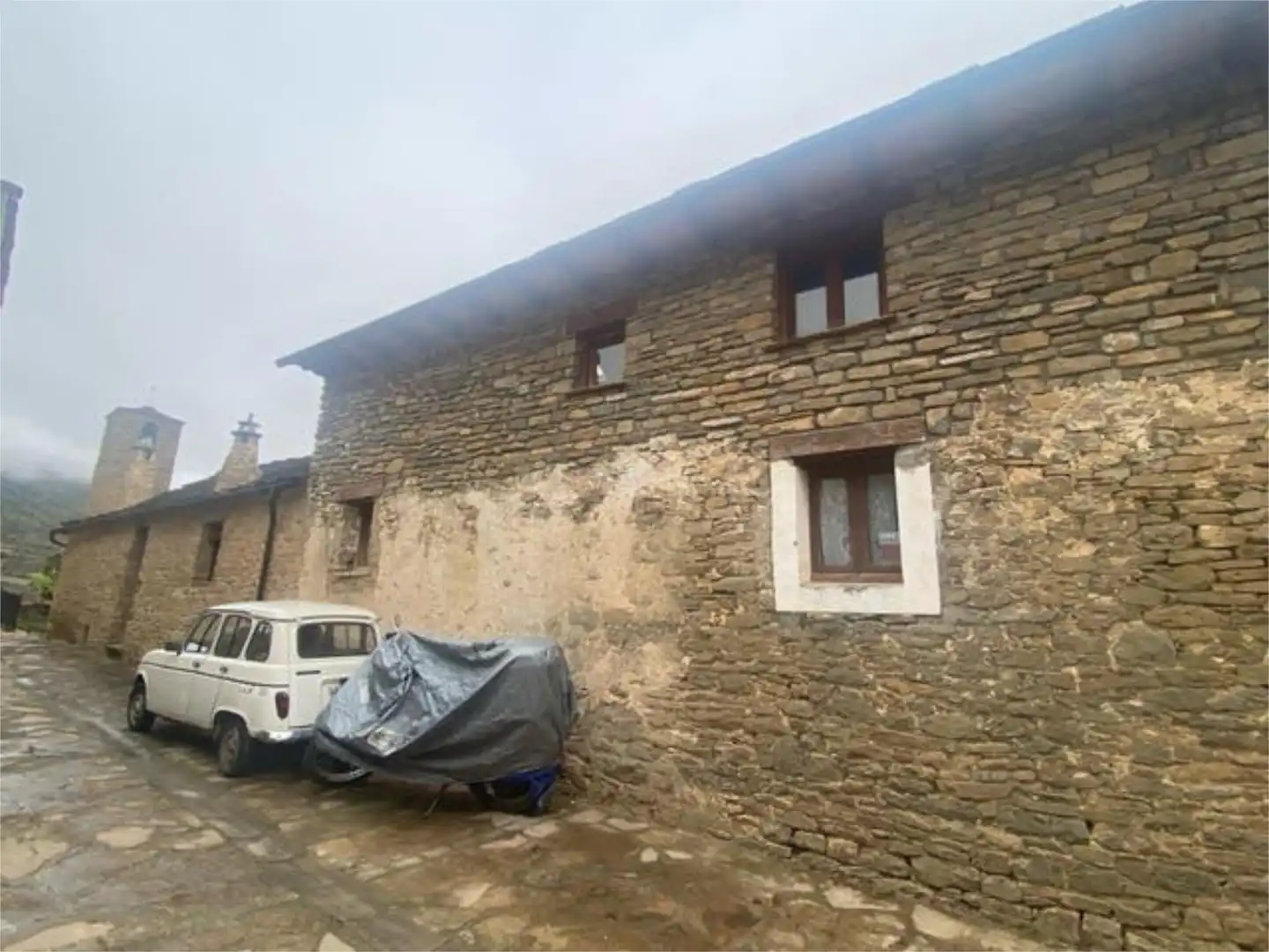 Einfamilien-Reihenhaus zum Verkauf in Universidad Außenansicht von Einfamilien-Reihenhaus zum Verkauf in Jaca mit Privatgarten und Terrasse