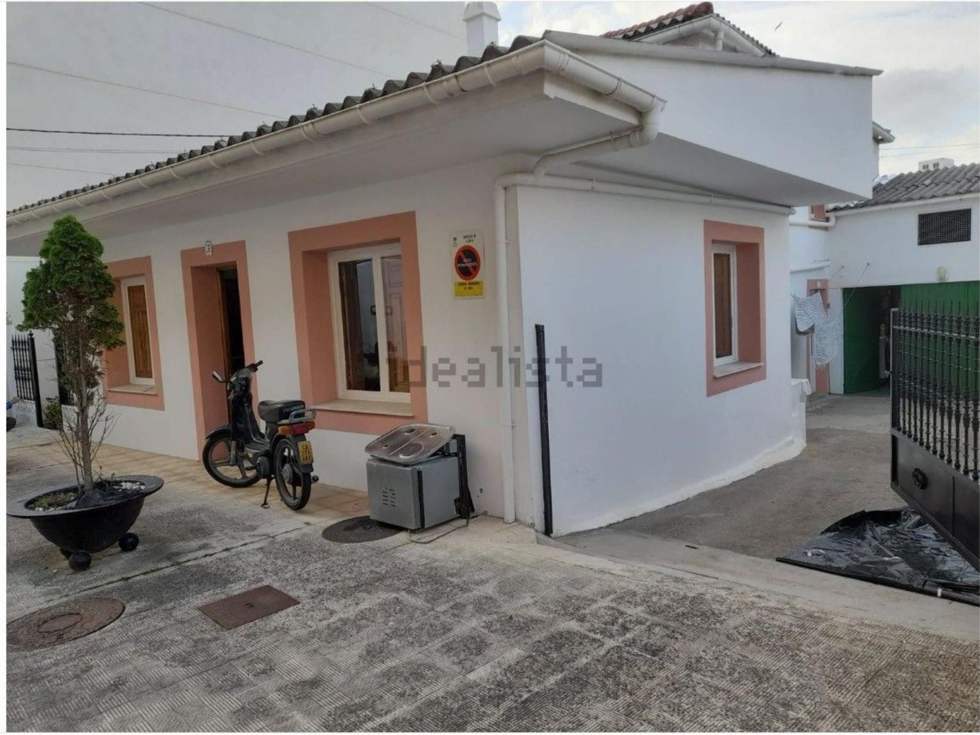 Außenansicht von Wohnung zum Verkauf in Cervo mit Heizung, Privatgarten und Abstellraum