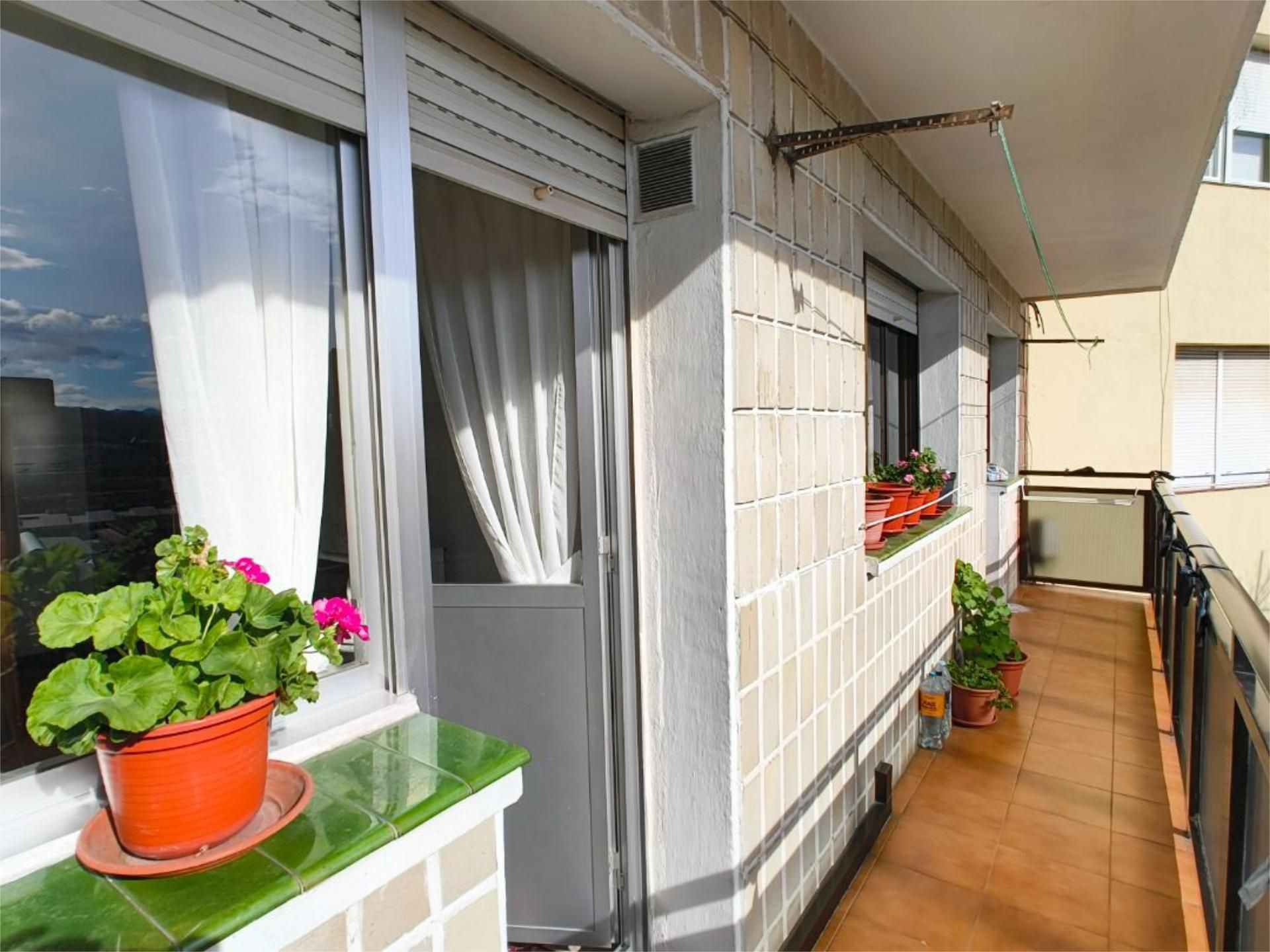 Piso en venta en Luis Petralanda Kalea, 2, Kalero - Basozelai Terraza de Piso en venta en Basauri con Balcón