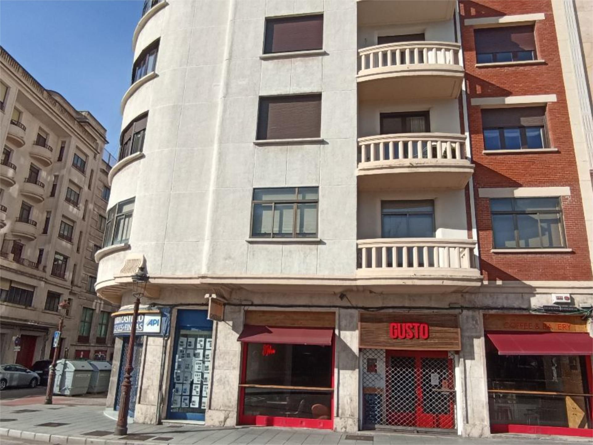 Pis en venda a Calle Toledo, 3, Villa Pilar Vista exterior de Pis en venda en Burgos Capital amb Terrassa i Balcó