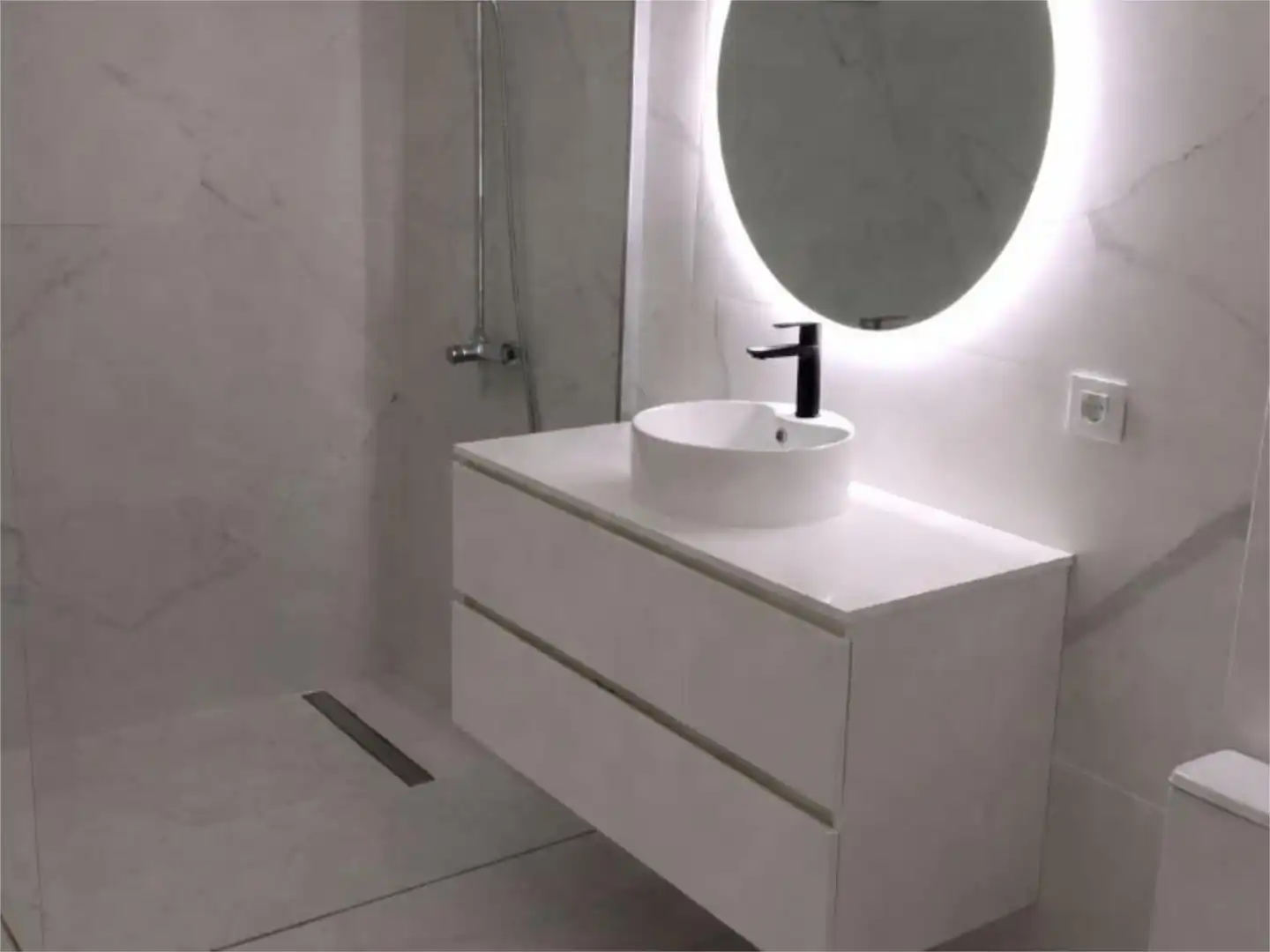 Houses for sale in Calle Gaviota, 9, Pozoalbero Bathroom of Houses for sale in Jerez de la Frontera with Air Conditioner, Heating and Private garden