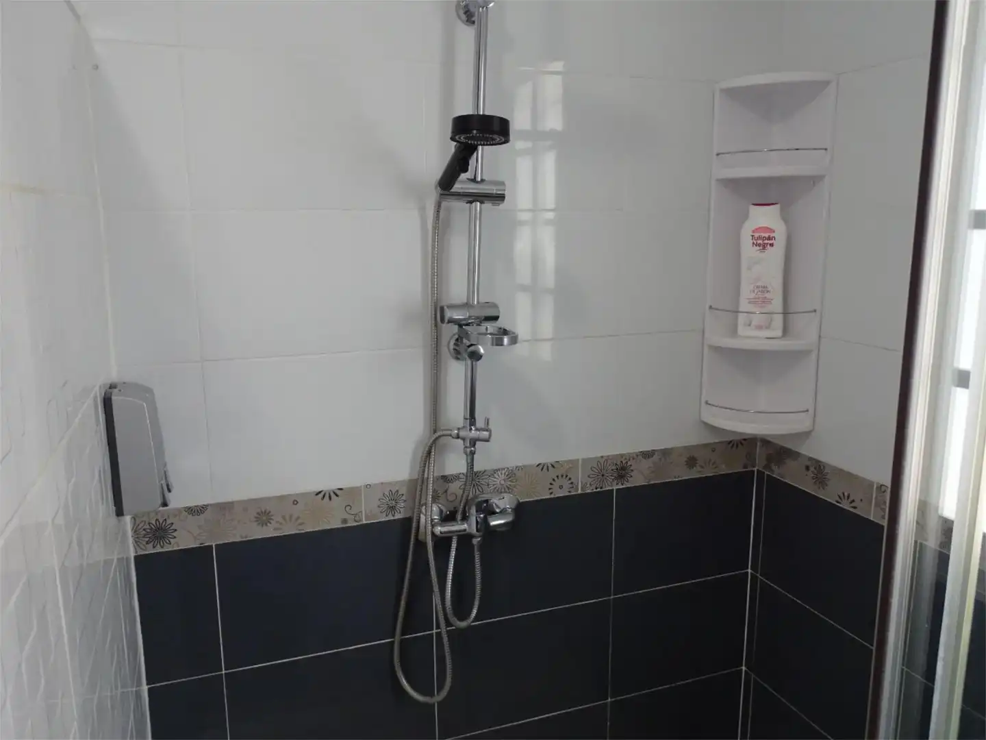 Houses for sale in Calle Gaviota, 9, Pozoalbero Bathroom of Houses for sale in Jerez de la Frontera with Air Conditioner, Heating and Private garden