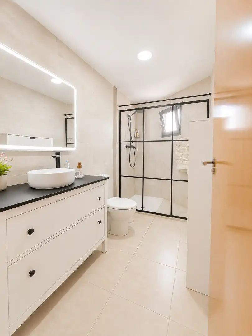 Flat for sale in Avinguda de les Nacions, 40, PAU 5 Bathroom of Flat for sale in Alicante / Alacant with Air Conditioner, Heating and Private garden
