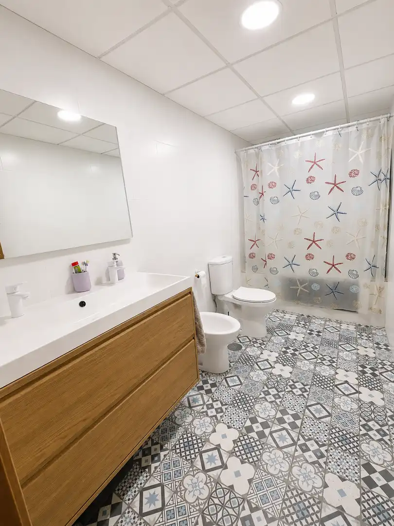 Flat for sale in Avinguda de les Nacions, 40, PAU 5 Bathroom of Flat for sale in Alicante / Alacant with Air Conditioner, Heating and Private garden