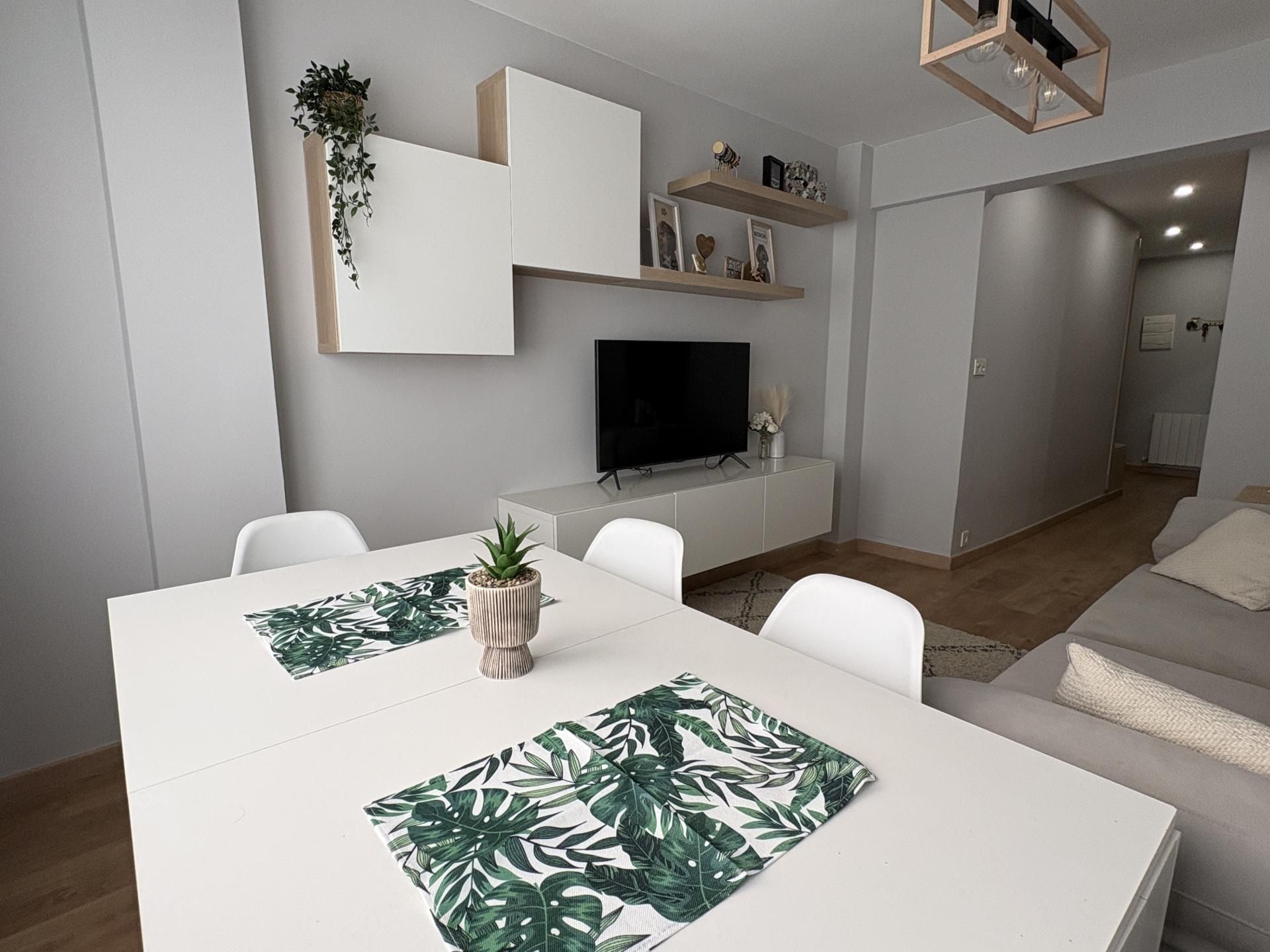 Sala de estar de Piso en venta en Santurtzi  con Calefacción, Parquet y Amueblado