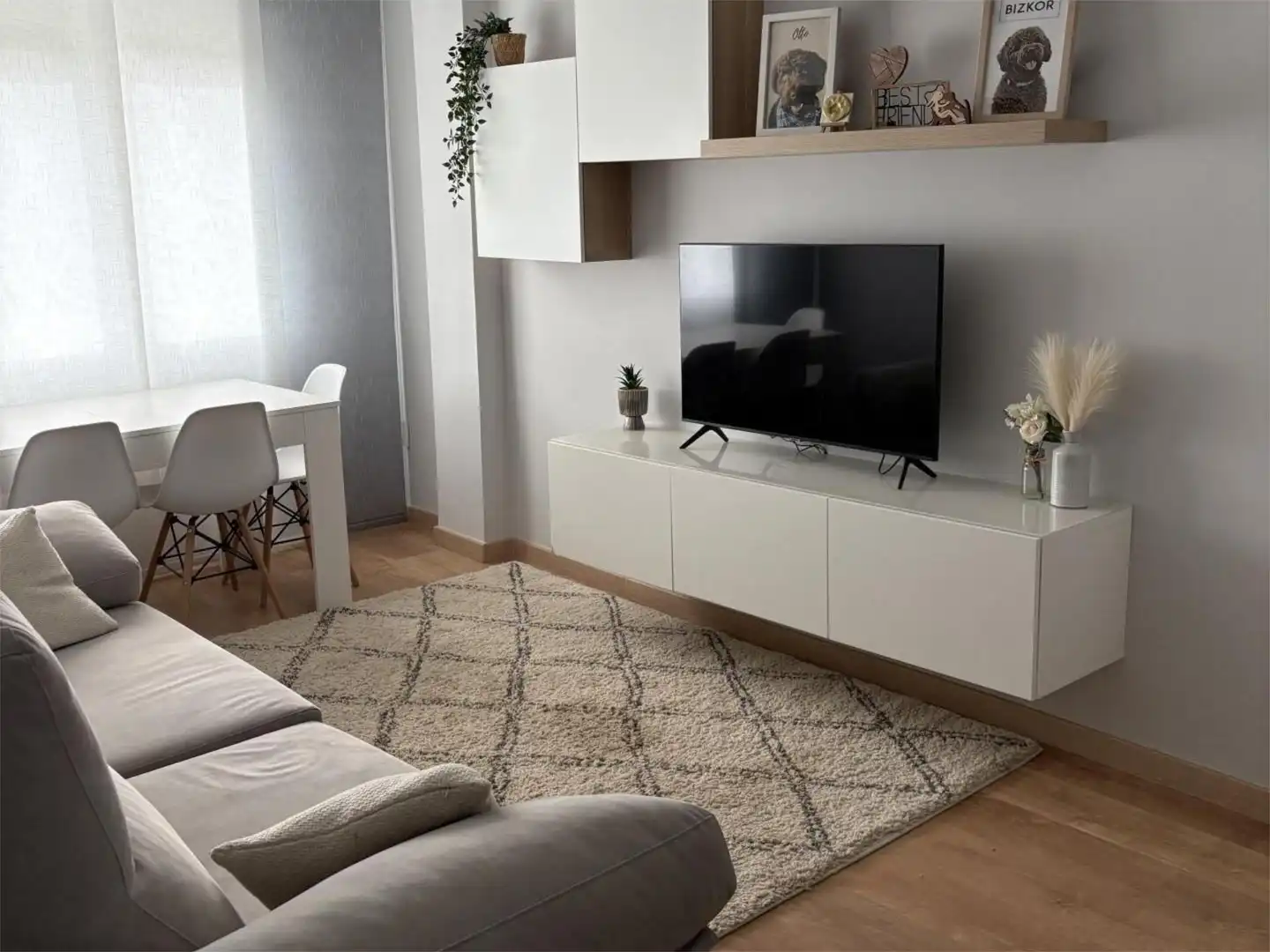 Flat for sale in Los Hoyos Bidea, 4, Kabiezes Living room of Flat for sale in Santurtzi with Heating, Parquet flooring and Furnished