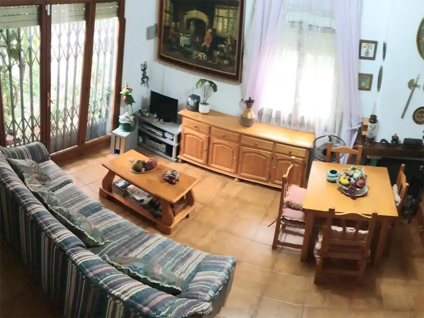 Casa adosada en venda a Avinguda Dels Pins, 23, Can Nicolau - Les Sorres - Valparaiso Sala d'estar de Casa adosada en venda en Cunit amb Balcó