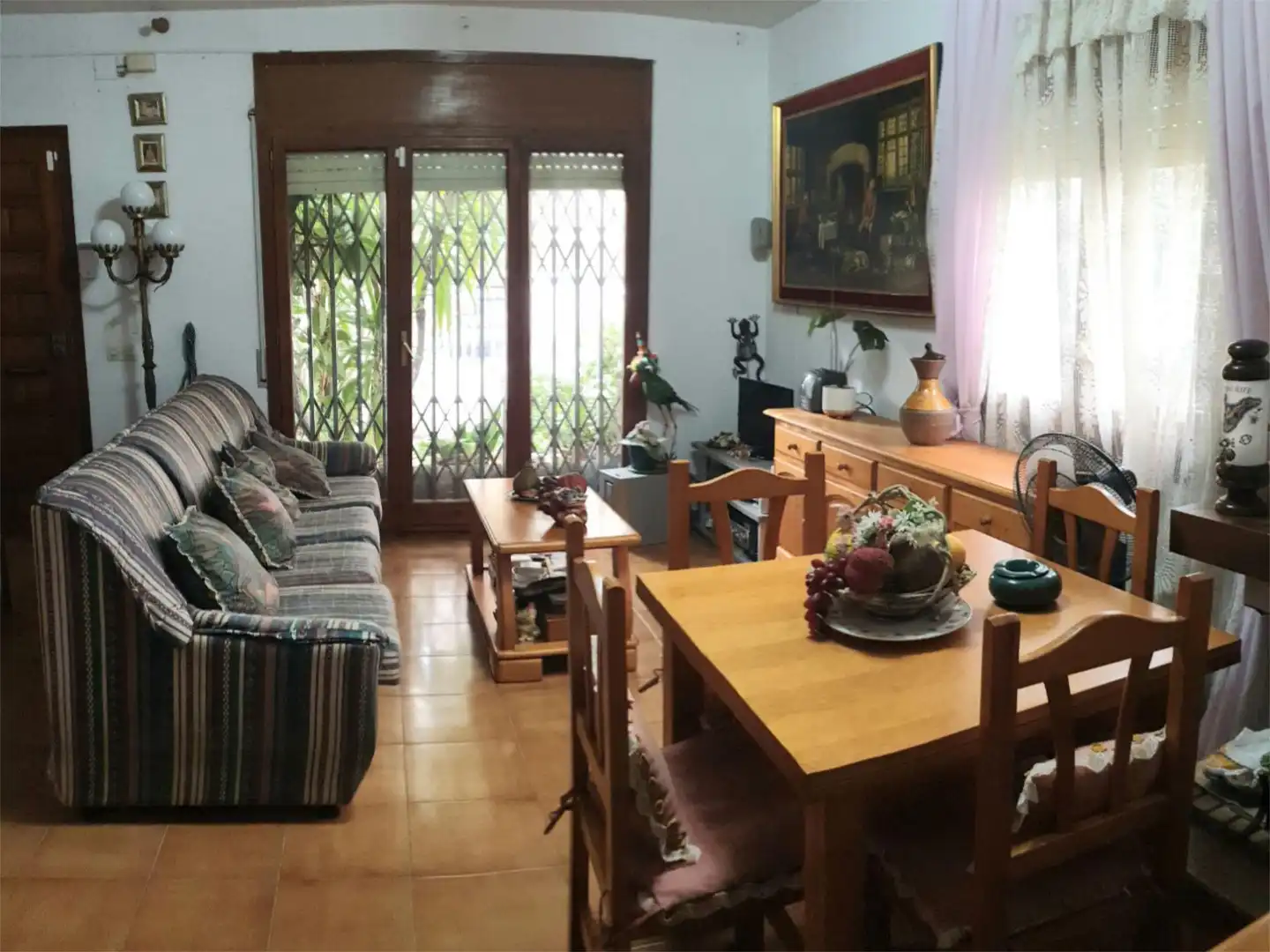 Casa adosada en venda a Avinguda Dels Pins, 23, Can Nicolau - Les Sorres - Valparaiso Sala d'estar de Casa adosada en venda en Cunit amb Balcó