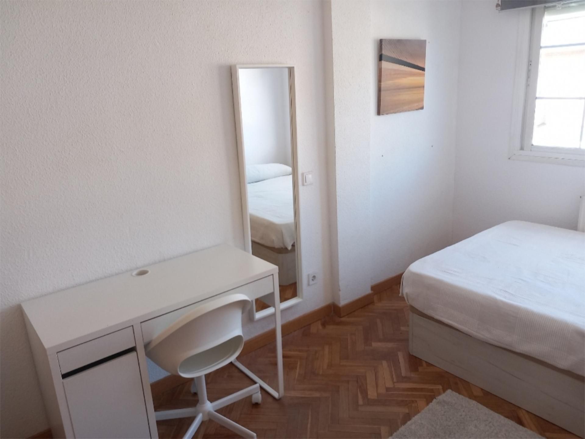 Casa o chalet para compartir en Calle de Federica Montseny, 26, Valdepelayo - Montepinos - Arroyo Culebro Habitación de Casa o chalet para compartir en Leganés con Calefacción, Jardín privado y Parquet