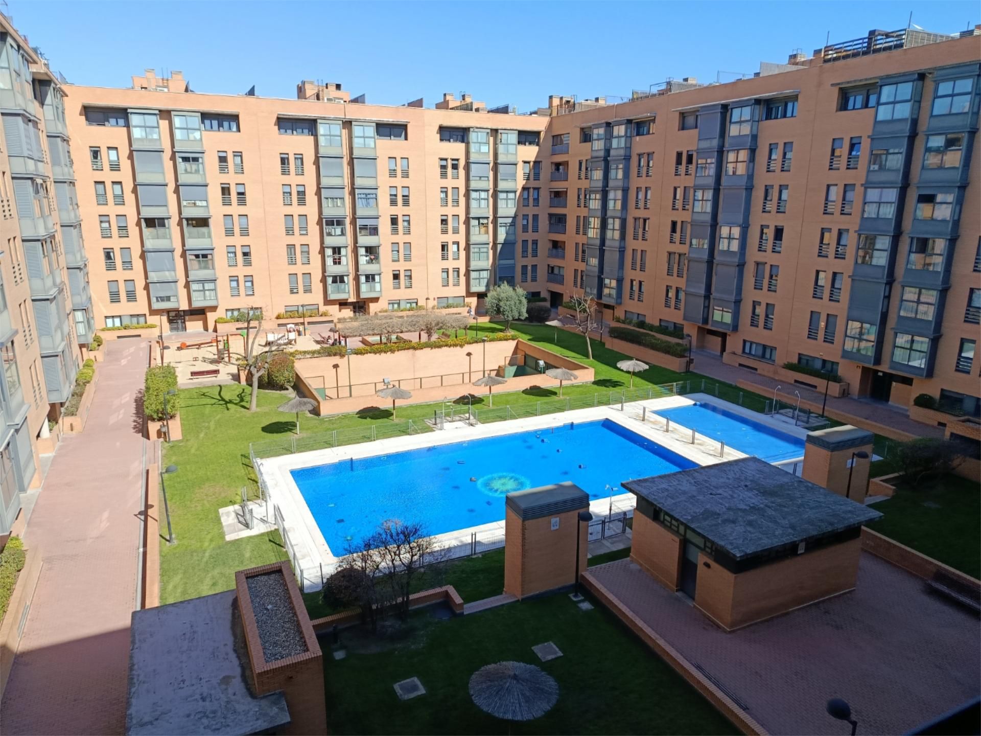 Swimming pool of Flat for sale in  Madrid Capital  with Air Conditioner, Heating and Parquet flooring