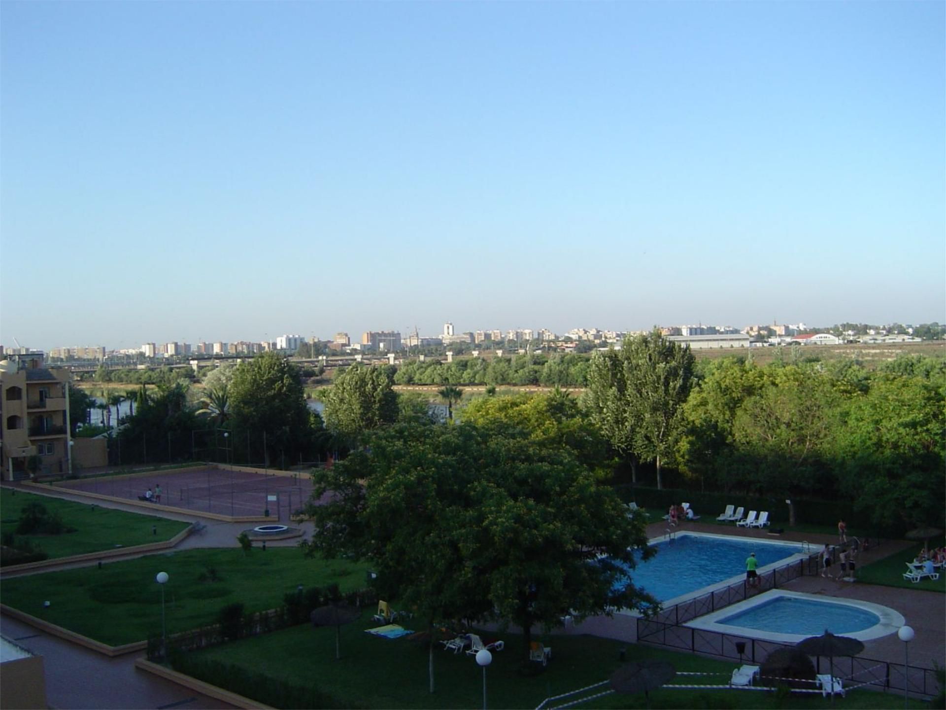 Piscina de Pis de lloguer en San Juan de Aznalfarache amb Aire condicionat, Calefacció i Piscina