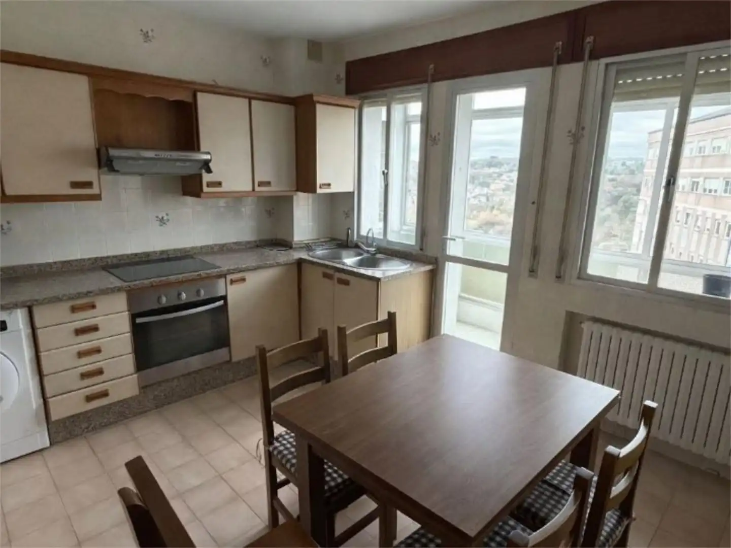 Cocina de Piso en venta en Lugo con Calefacción, Trastero y Amueblado