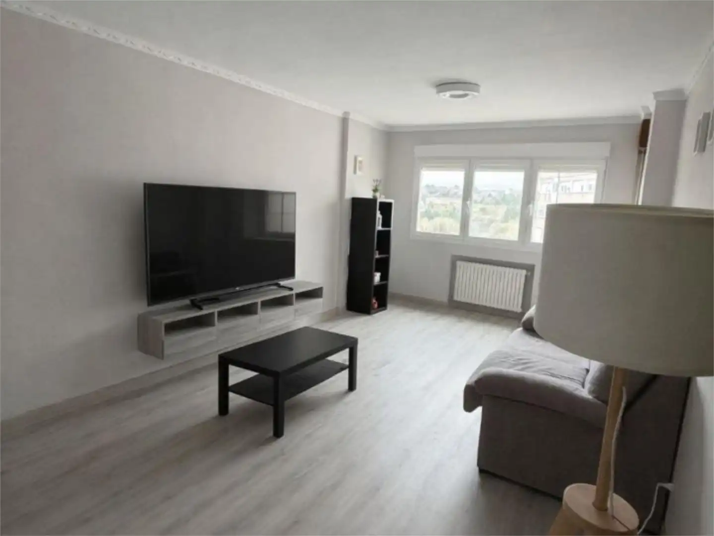 Sala de estar de Piso en venta en Lugo con Calefacción, Trastero y Amueblado