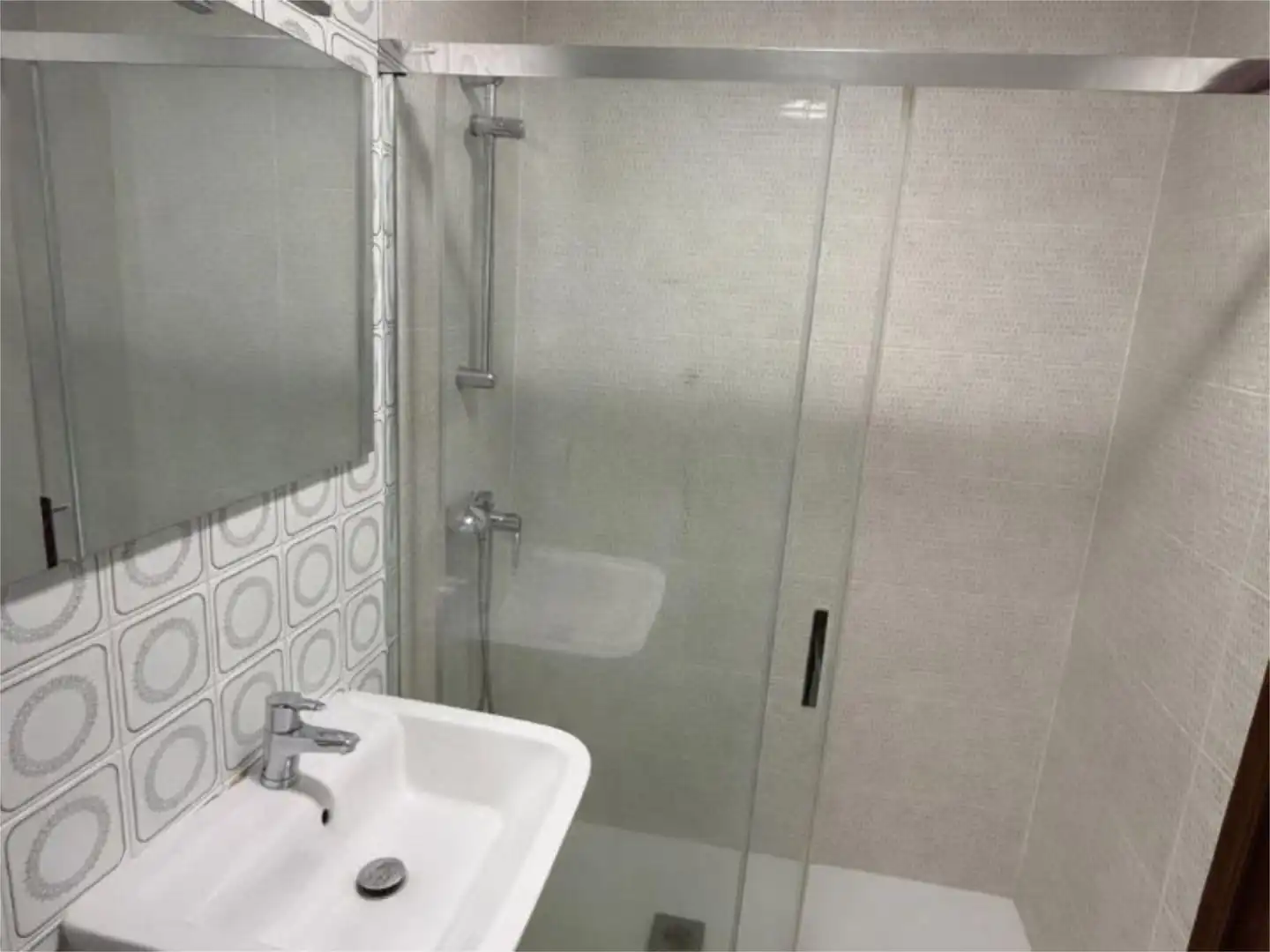 Baño de Piso en venta en Lugo con Calefacción, Trastero y Amueblado