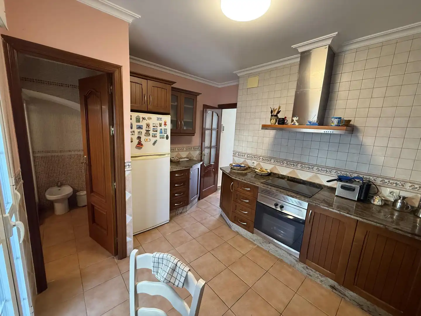 Casa o chalet en venta en Paseo Mirador, 18, Barrio Bajo Cocina de Casa o chalet en venta en San Juan de Aznalfarache con Aire acondicionado, Calefacción y Jardín privado