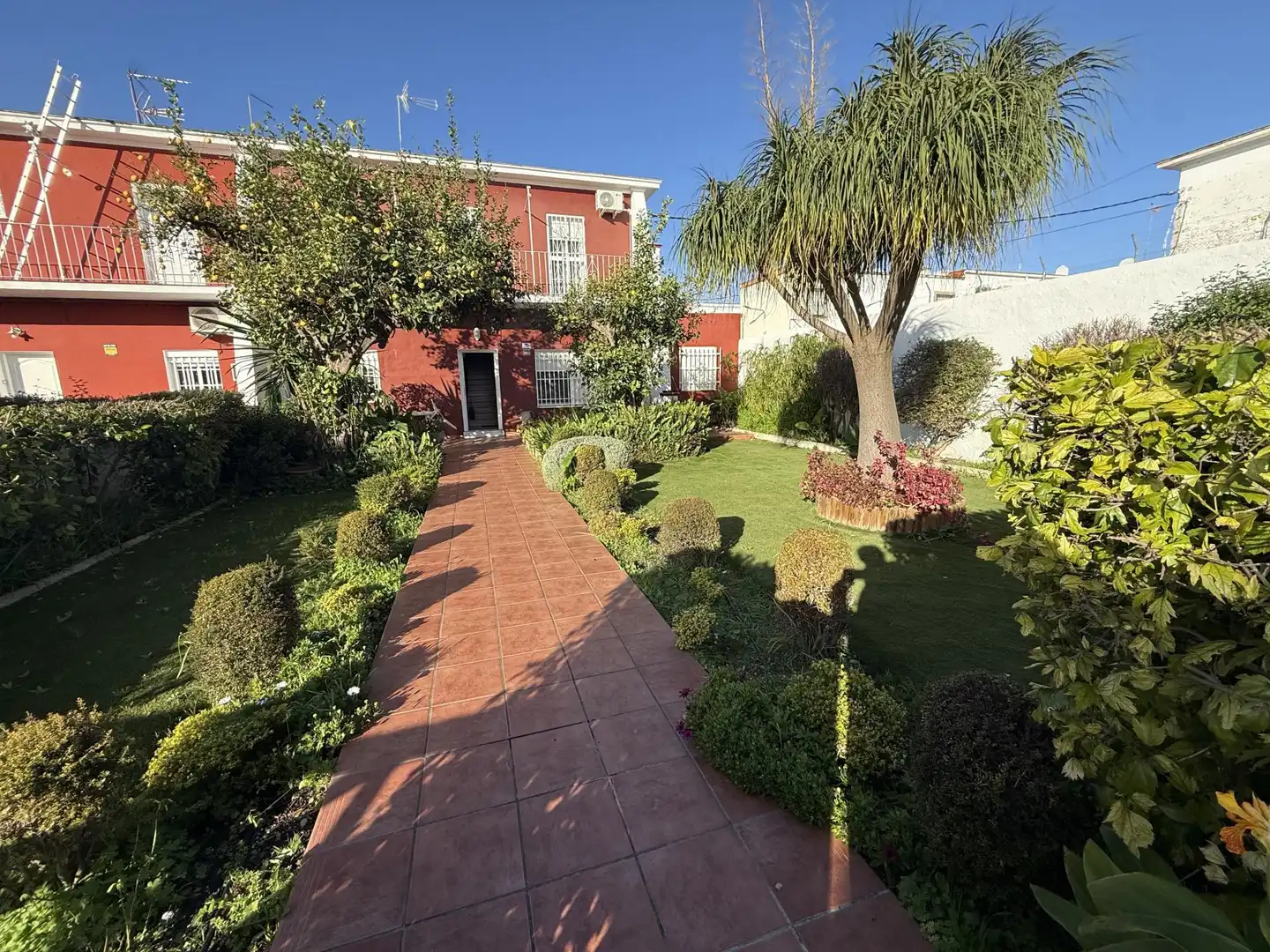 Jardí de Casa o xalet en venda en San Juan de Aznalfarache amb Aire condicionat, Calefacció i Jardí privat