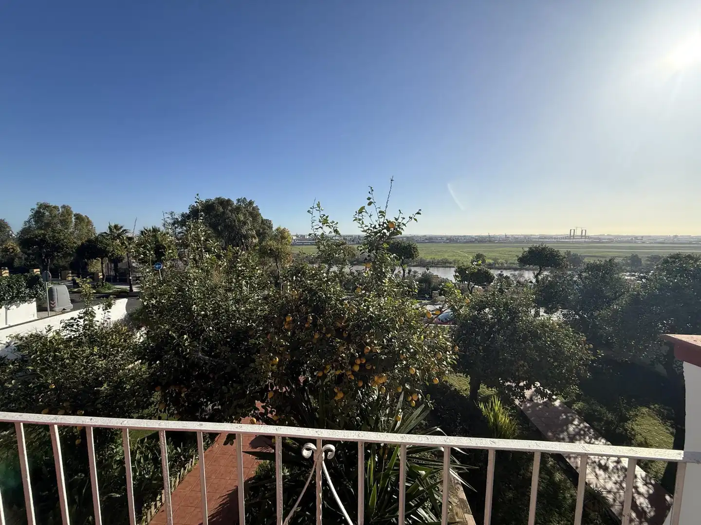 Casa o chalet en venta en Paseo Mirador, 18, Barrio Bajo Jardín de Casa o chalet en venta en San Juan de Aznalfarache con Aire acondicionado, Calefacción y Jardín privado