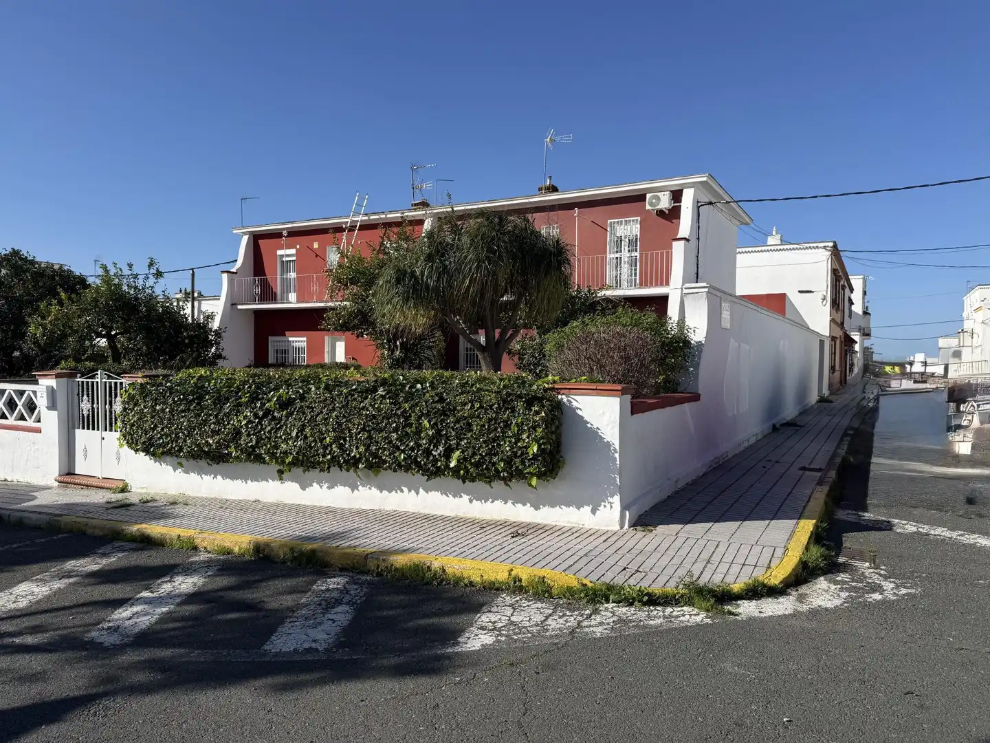 Casa o chalet en venta en Paseo Mirador, 18, Barrio Bajo Vista exterior de Casa o chalet en venta en San Juan de Aznalfarache con Aire acondicionado, Calefacción y Jardín privado