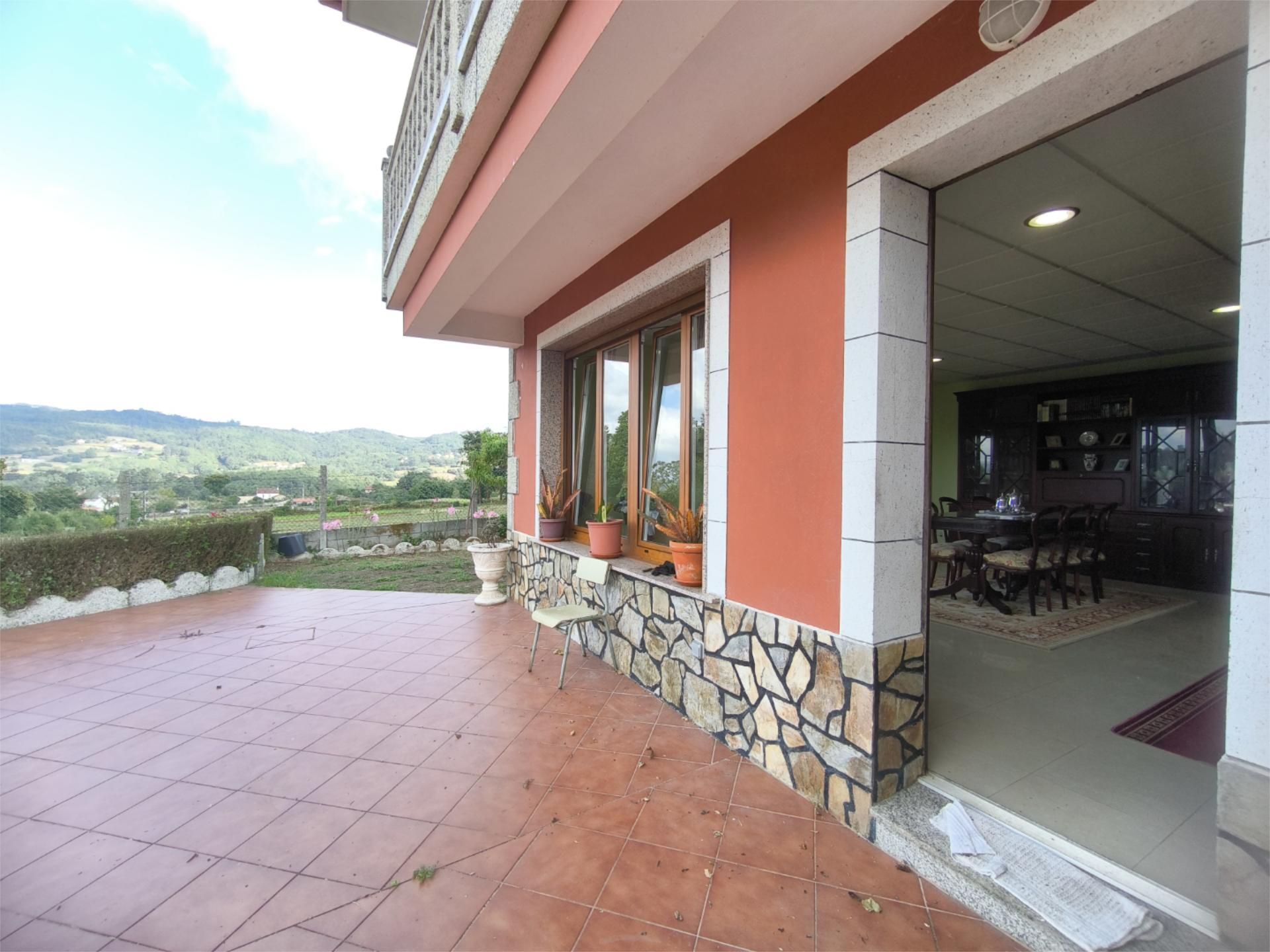 Terrassa de Casa o xalet en venda en A Estrada  amb Calefacció, Jardí privat i Parquet