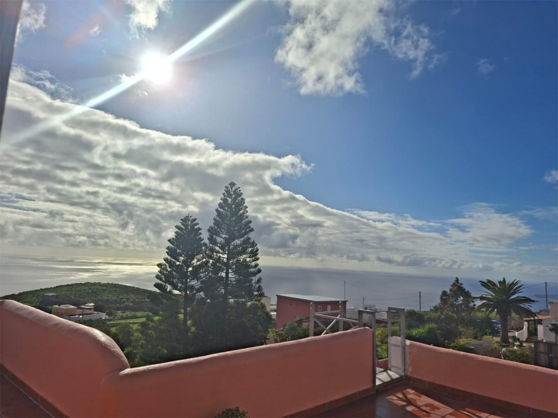 Vista exterior de Piso para compartir en El Rosario con Parquet, Terraza y Amueblado