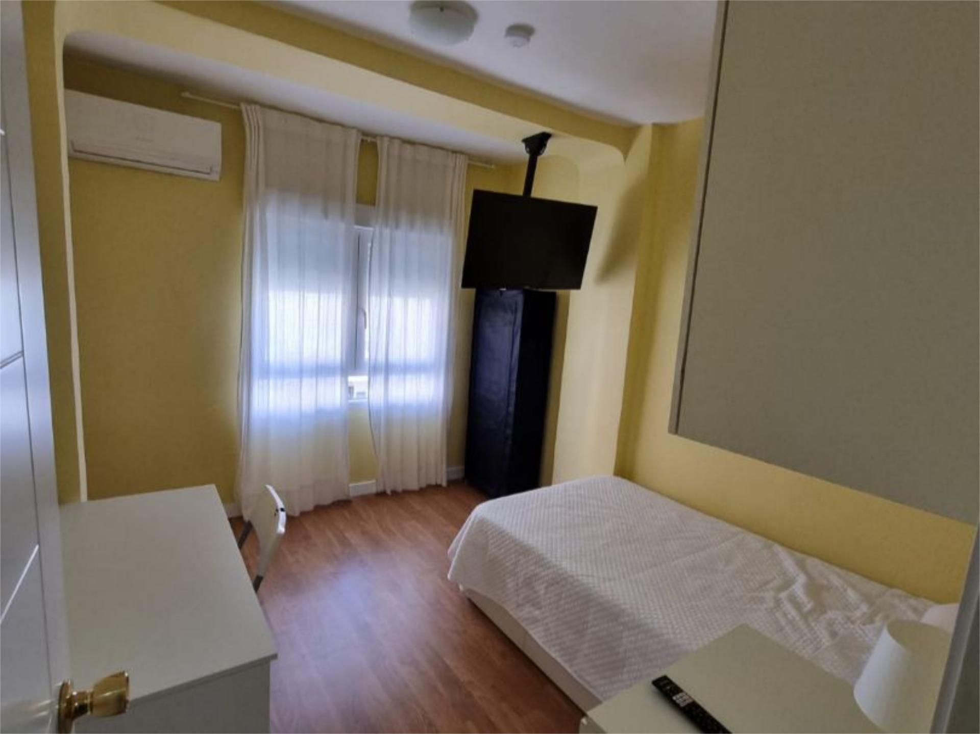 Bedroom of Flat for share in Talavera de la Reina  with Heating, Parquet flooring and Furnished