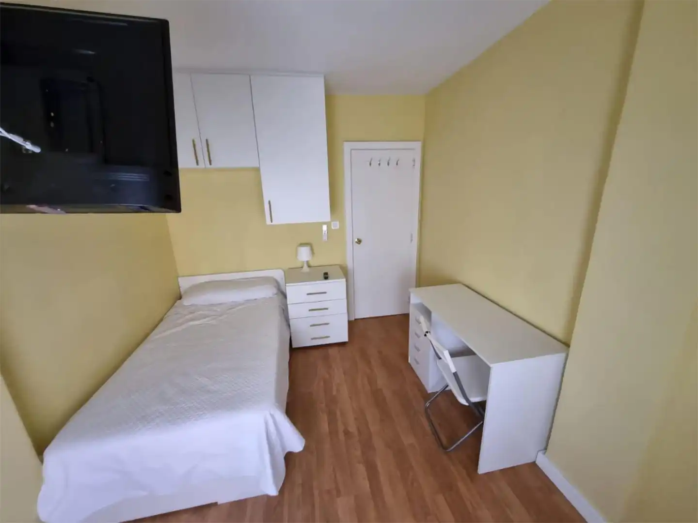 Zimmer in Avenida Pío XII, 55, Centro - Corte Inglés Schlafzimmer von Wohnung zur untervermieten in Talavera de la Reina mit Heizung, Parkett und Möbliert