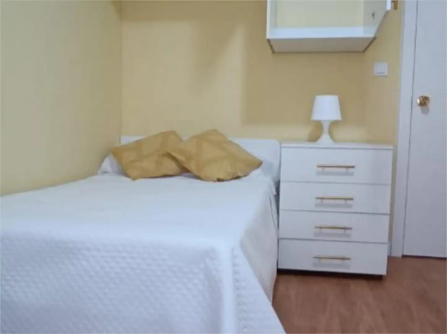 Zimmer in Avenida Pío XII, 55, Centro - Corte Inglés Schlafzimmer von Wohnung zur untervermieten in Talavera de la Reina mit Heizung, Parkett und Möbliert