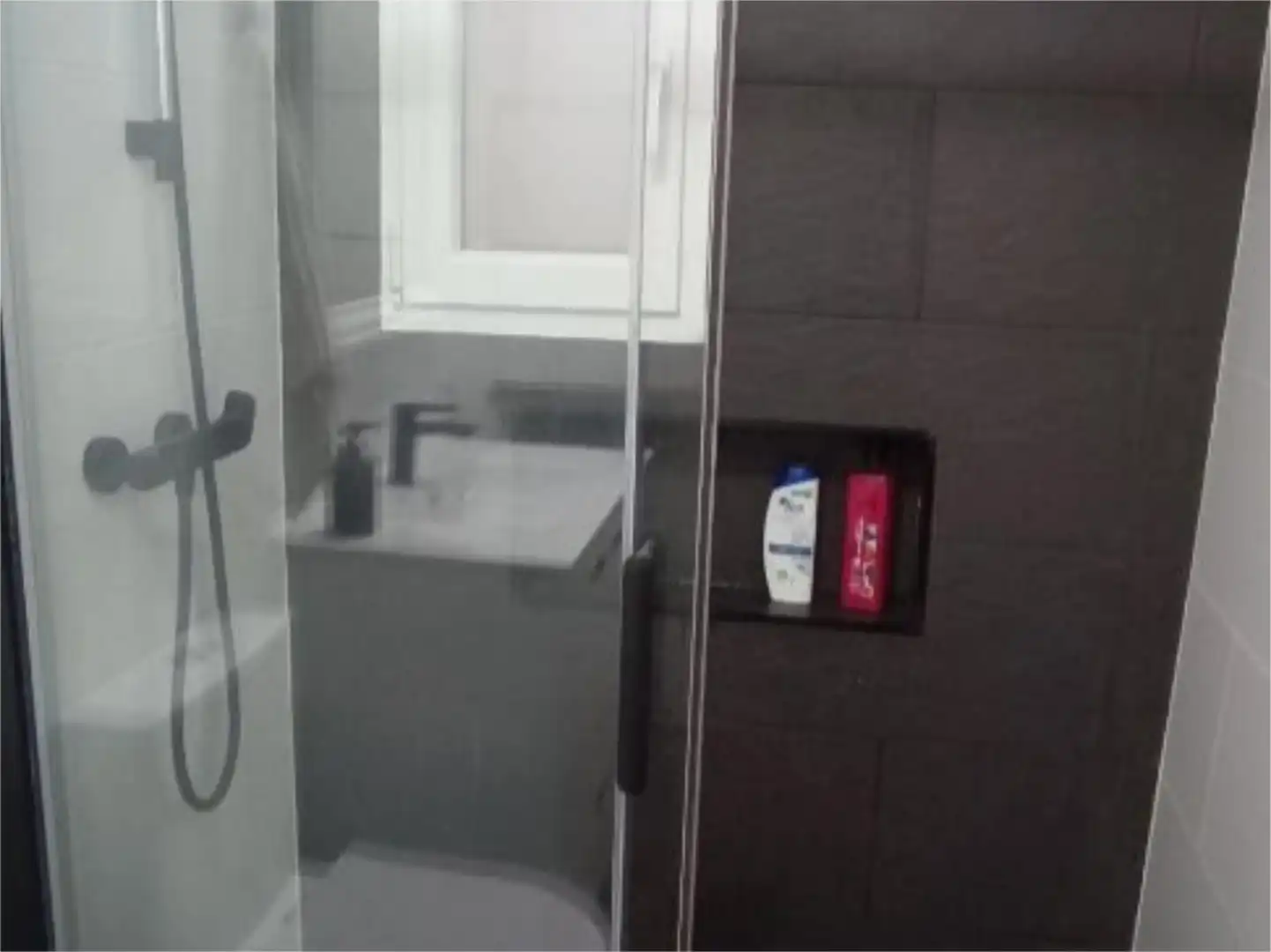 Zimmer in Avenida Pío XII, 55, Centro - Corte Inglés Badezimmer von Wohnung zur untervermieten in Talavera de la Reina mit Heizung, Parkett und Möbliert