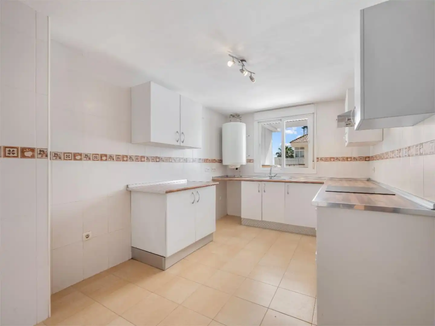 Wohnung zum Verkauf in Calle Artemisa, 2, Los Pacos Küche von Wohnung zum Verkauf in Fuengirola mit Terrasse und Schwimmbad