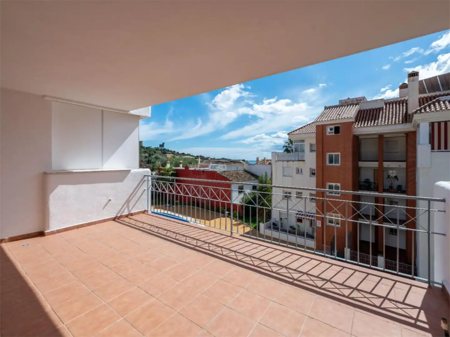Wohnung zum Verkauf in Calle Artemisa, 2, Los Pacos Außenansicht von Wohnung zum Verkauf in Fuengirola mit Terrasse und Schwimmbad