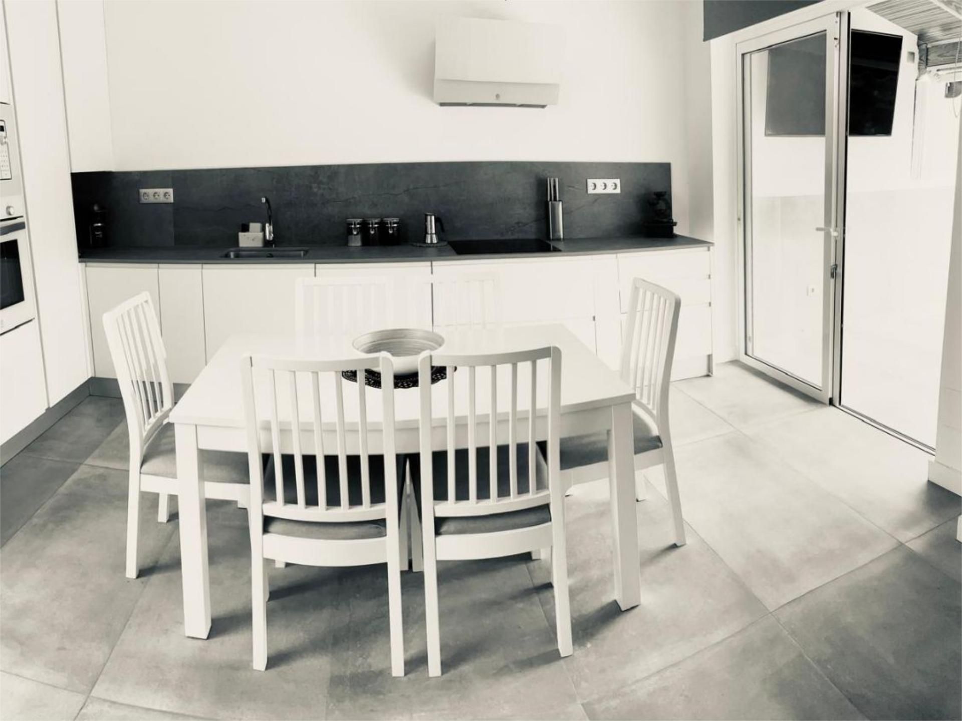 Küche von Wohnung zum Verkauf in San Bartolomé de Tirajana mit Klimaanlage, Privatgarten und Parkett