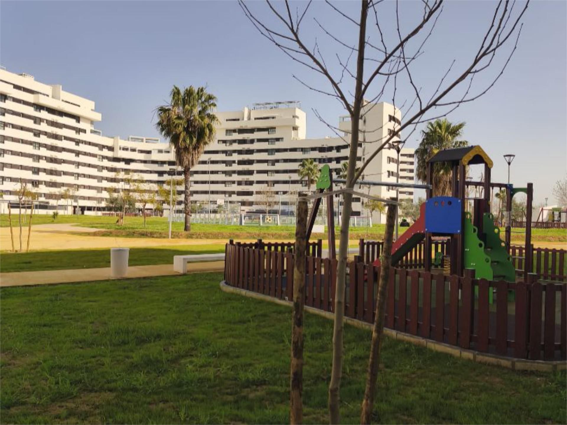 Exterior view of Flat for rent in  Sevilla Capital  with Terrace, Storage room and Swimming Pool