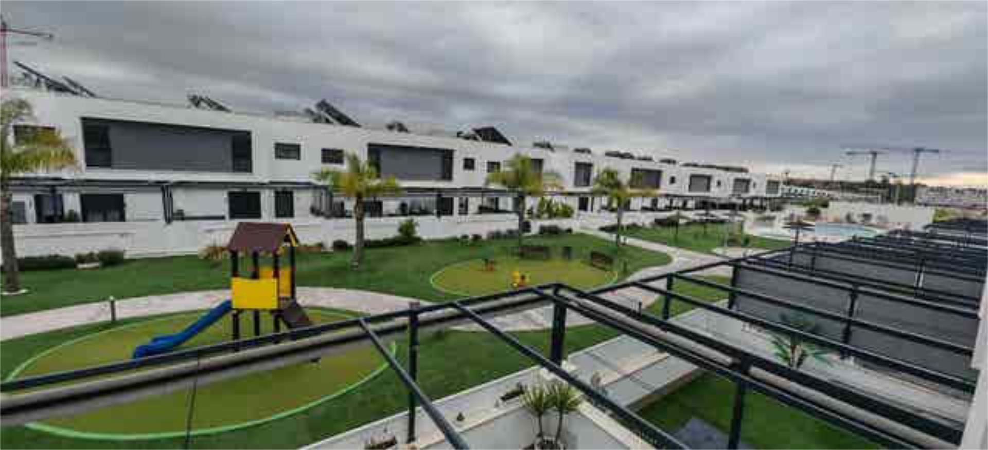 Vista exterior de Casa o xalet en venda en Dos Hermanas amb Terrassa i Piscina