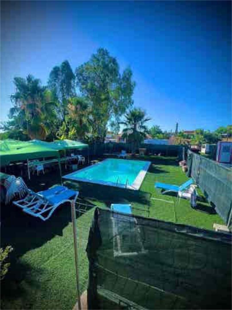 Piscina de Casa adosada en venda en Alcalá de Guadaira amb Calefacció, Jardí privat i Terrassa