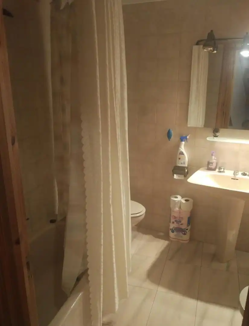 Casa adosada en venta en Calle Basato, 17, Salvatierra de Esca Baño de Casa adosada en venta en Salvatierra de Esca con Calefacción, Parquet y Terraza
