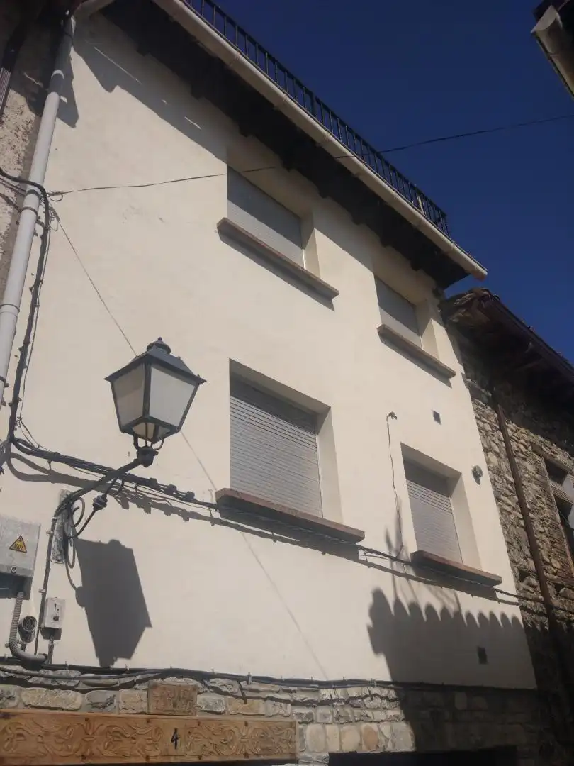 Casa adosada en venta en Calle Basato, 17, Salvatierra de Esca Vista exterior de Casa adosada en venta en Salvatierra de Esca con Calefacción, Parquet y Terraza
