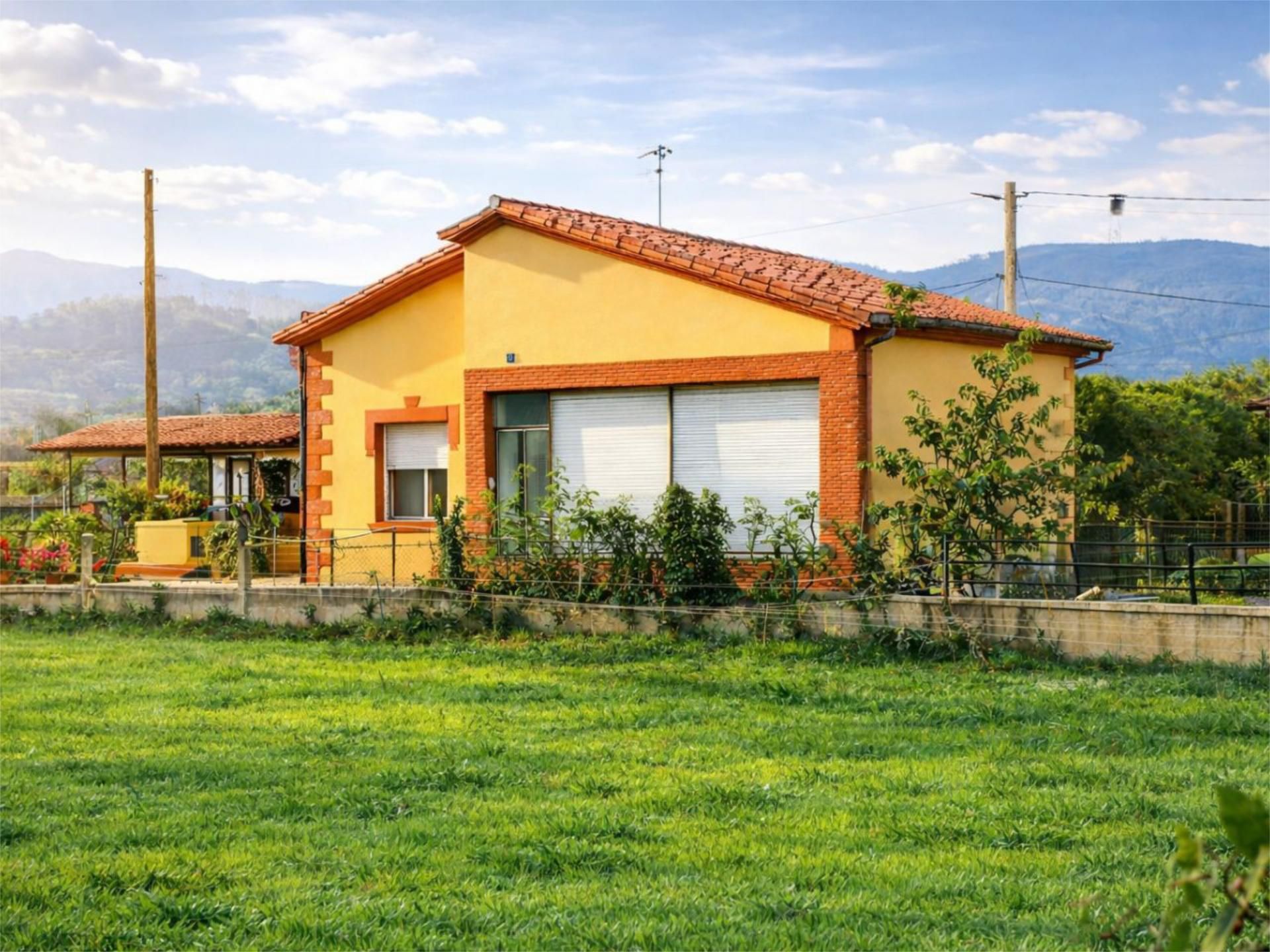 Casa o chalet en venta en Calle Madrid, 17, Los Corrales de Buelna Vista exterior de Casa o chalet en venta en Los Corrales de Buelna