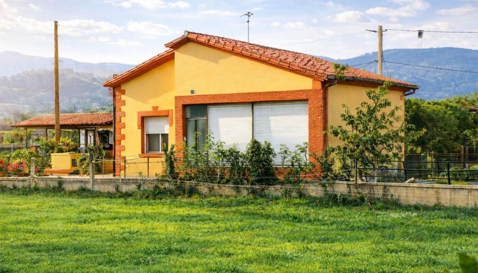 Casa o chalet en venta en Calle Madrid, 17, Los Corrales de Buelna , Cantabria - imagen 1 Foto 1 de Casa o chalet en venta en Calle Madrid, 17, Los Corrales de Buelna , Cantabria