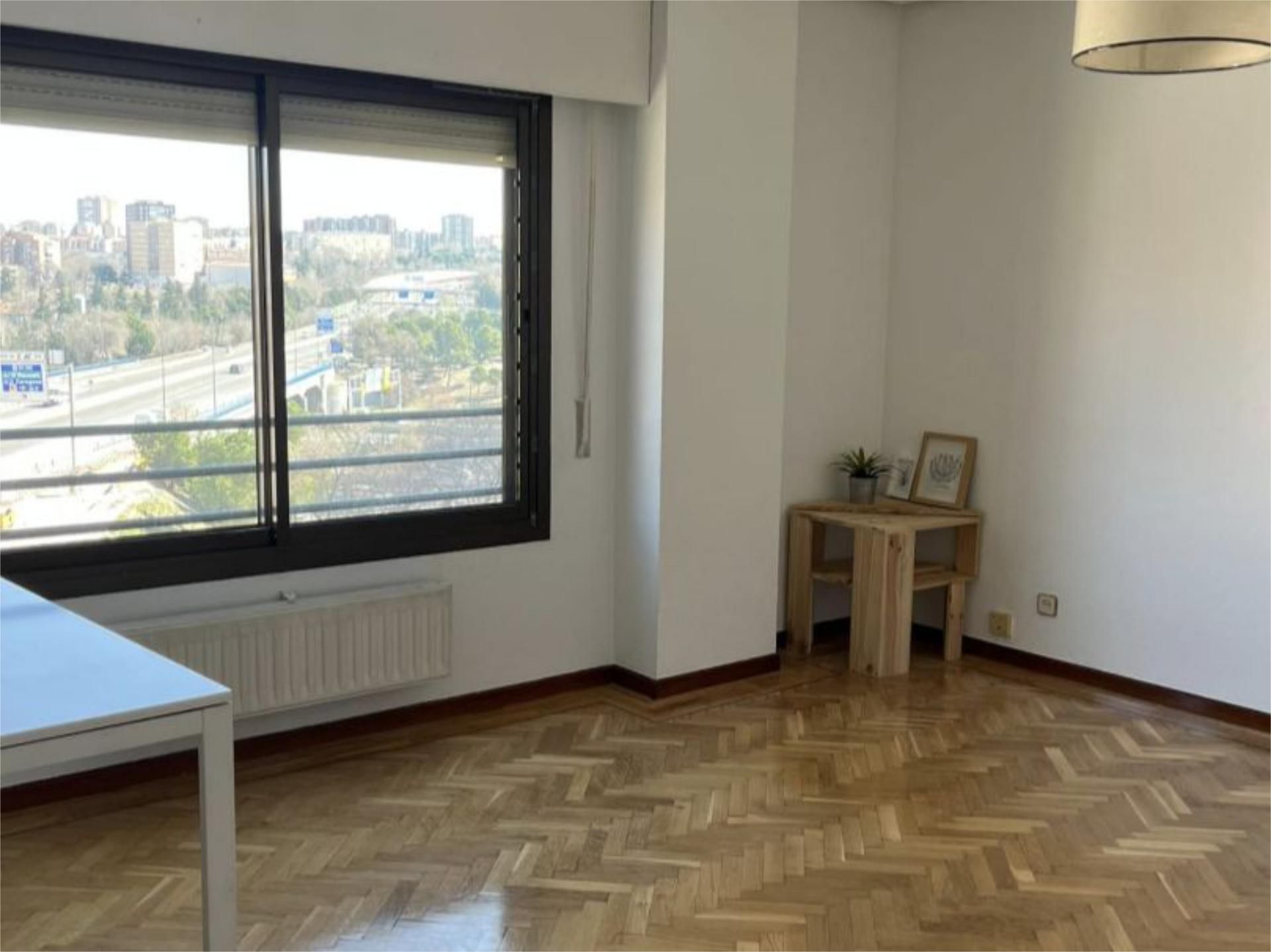 Flat for rent in Calle de Federico Moreno Torroba, 1, Adelfas Bedroom of Flat for rent in Madrid Capital with Air Conditioner and Swimming Pool